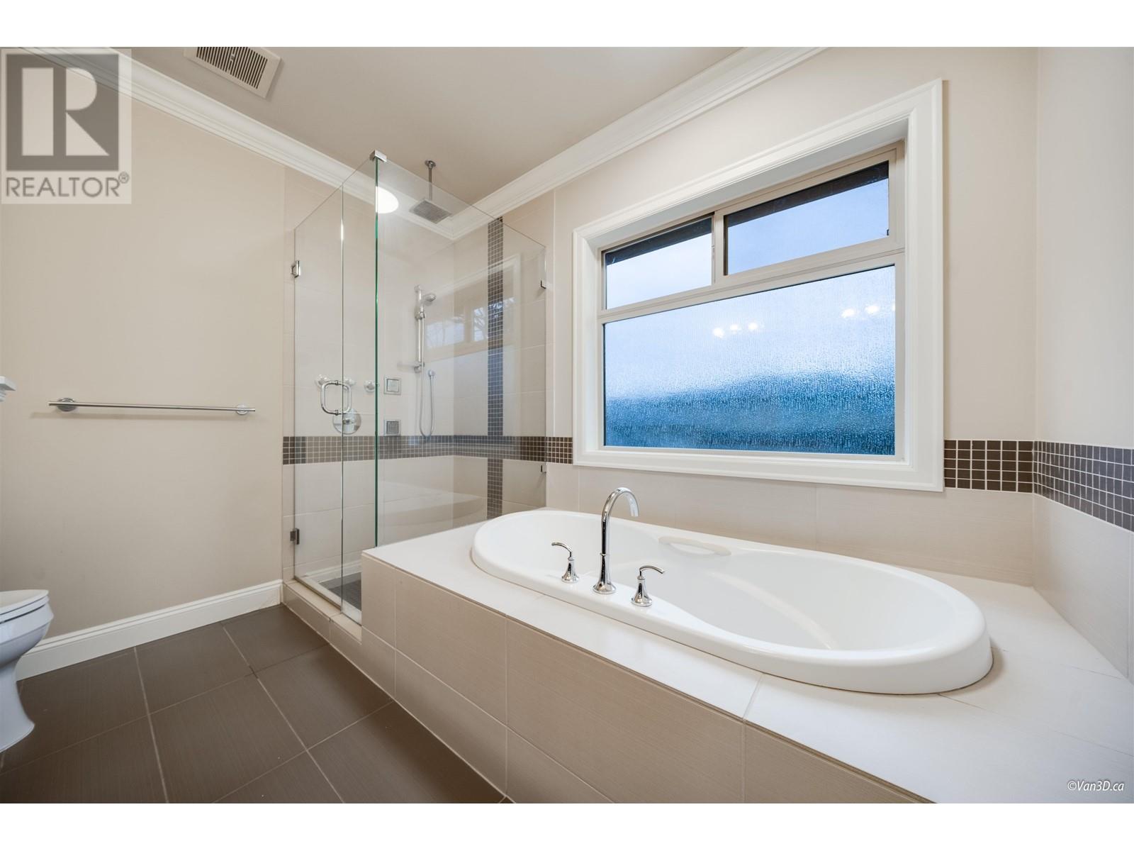 Listing Picture 29 of 40 : 8428 LAIDMORE ROAD, Richmond / 烈治文 - 魯藝地產 Yvonne Lu Group - MLS Medallion Club Member