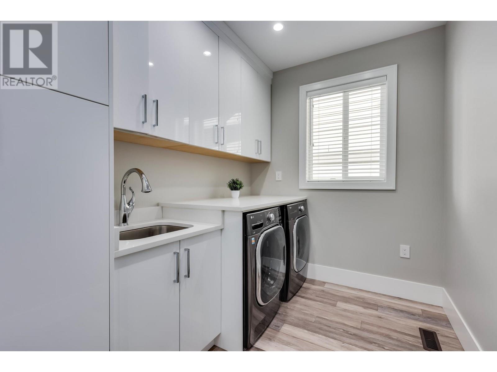 311 Avalon Drive, Port Moody, British Columbia  V3H 2X9 - Photo 10 - R2963792