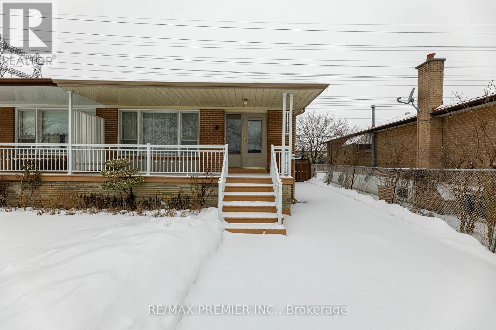 39 ELMVALE CRESCENT, Toronto, Ontario