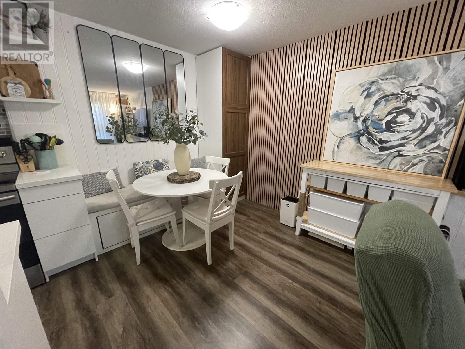 Listing Picture 2 of 21 : 101 458 E 43RD AVENUE, Vancouver / 溫哥華 - 魯藝地產 Yvonne Lu Group - MLS Medallion Club Member