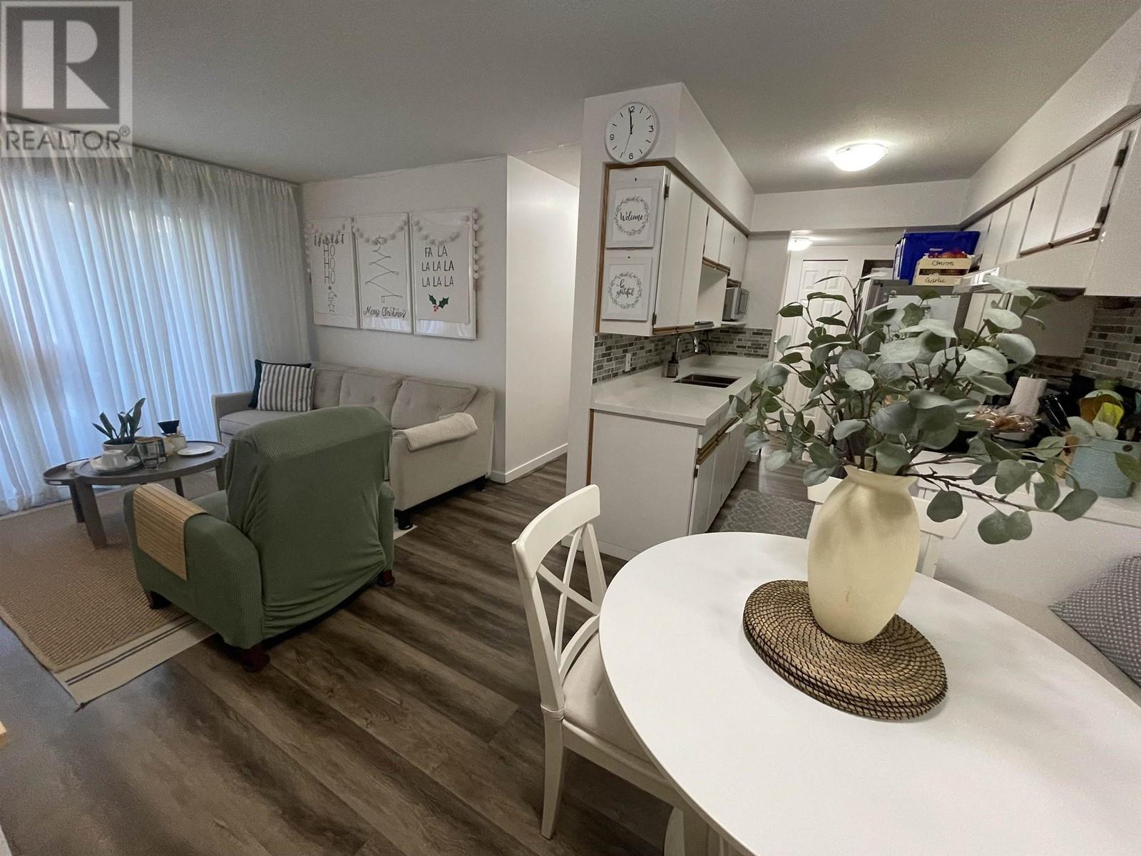 Listing Picture 5 of 21 : 101 458 E 43RD AVENUE, Vancouver / 溫哥華 - 魯藝地產 Yvonne Lu Group - MLS Medallion Club Member