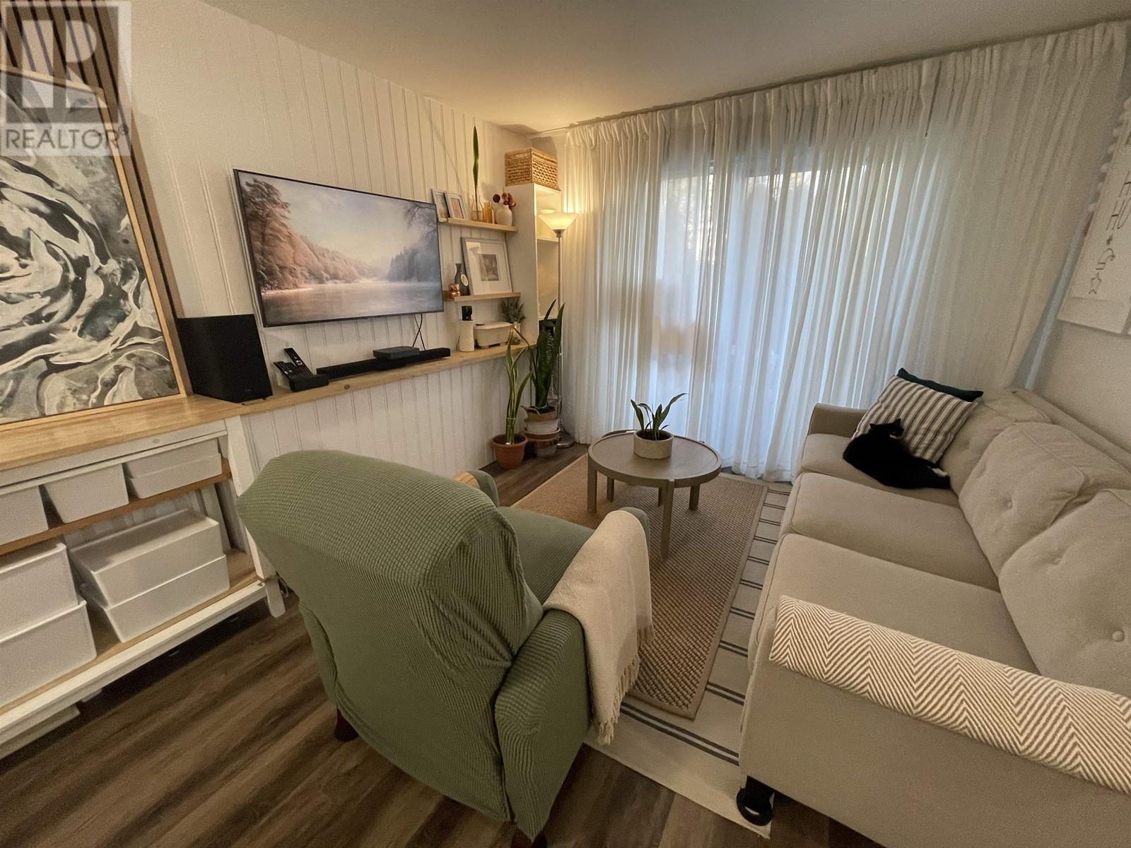 Listing Picture 4 of 21 : 101 458 E 43RD AVENUE, Vancouver / 溫哥華 - 魯藝地產 Yvonne Lu Group - MLS Medallion Club Member