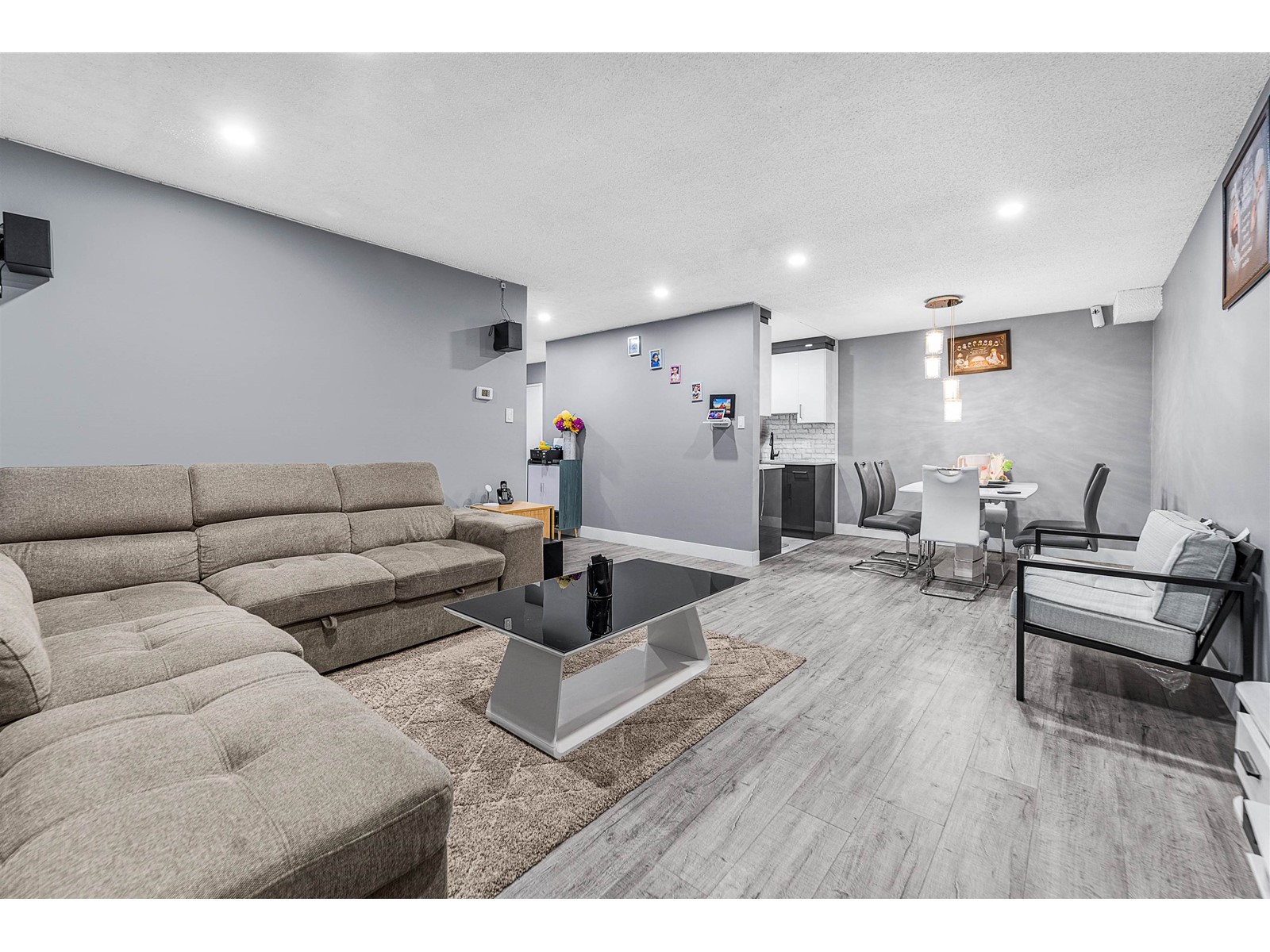 312 10061 150 Street, Surrey, British Columbia  V3R 4A7 - Photo 3 - R2963169