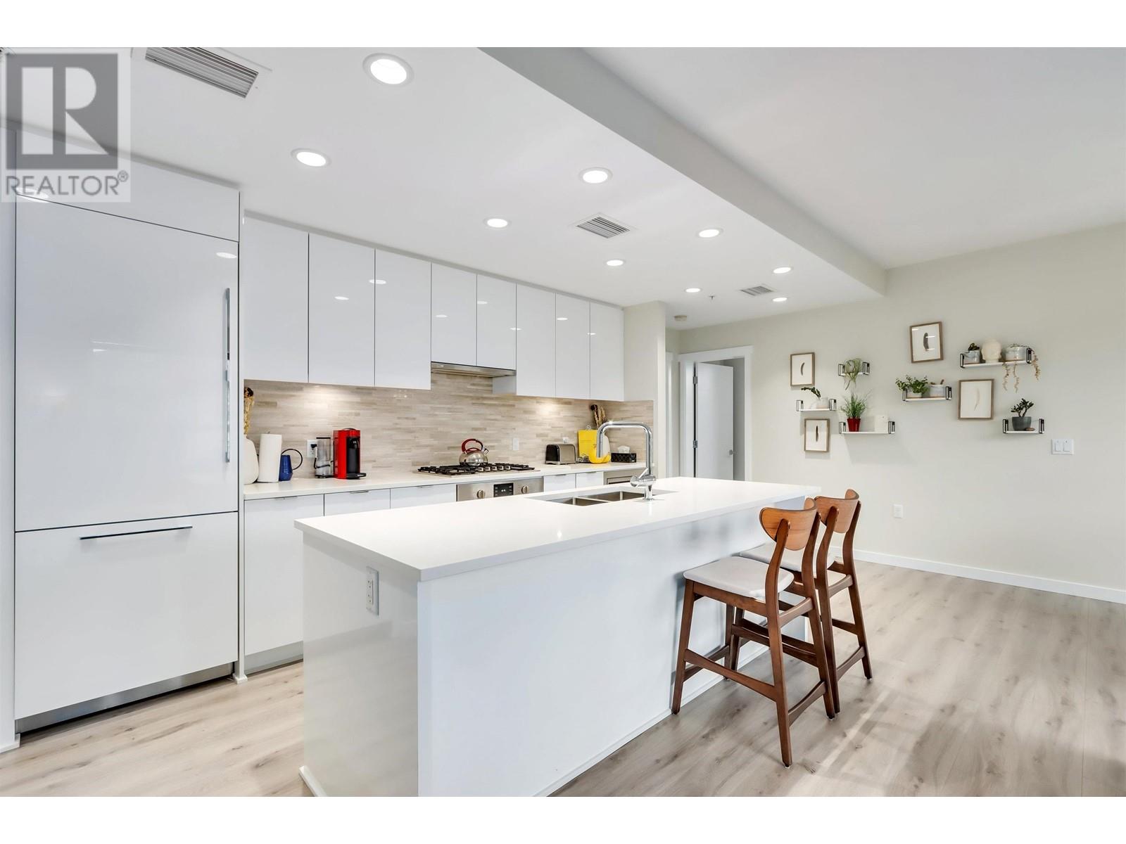 Listing Picture 5 of 11 : 327 9233 ODLIN ROAD, Richmond / 烈治文 - 魯藝地產 Yvonne Lu Group - MLS Medallion Club Member