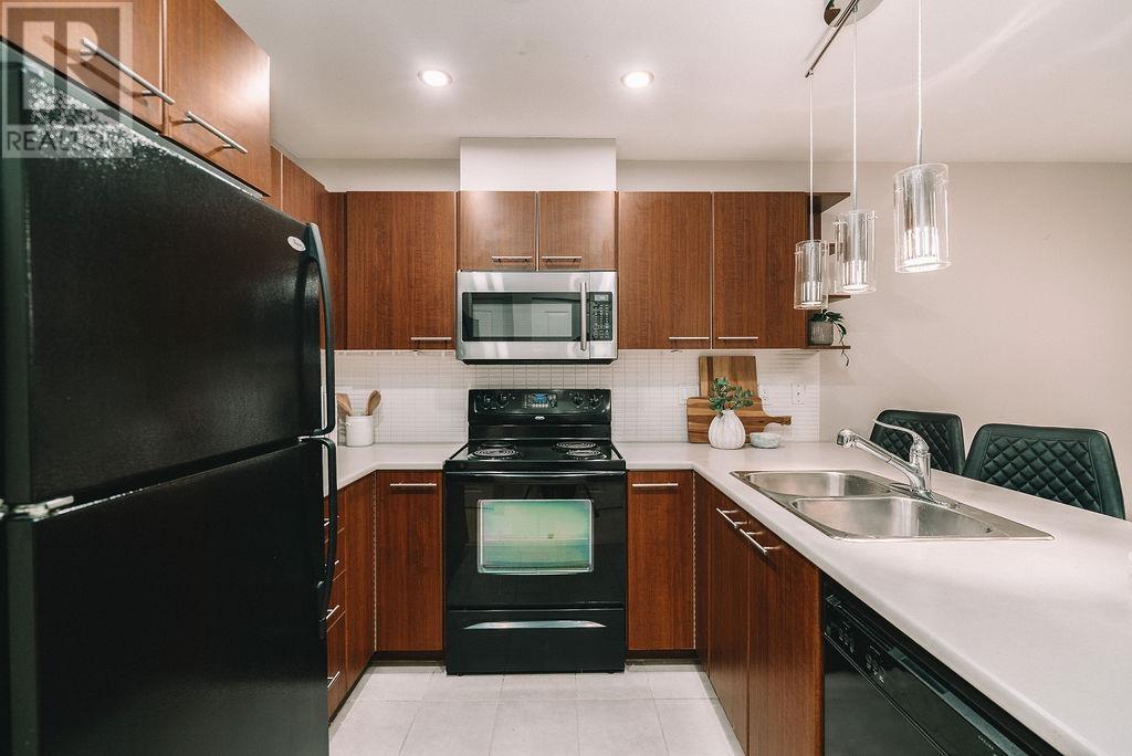 Listing Picture 16 of 40 : 406 4799 BRENTWOOD DRIVE, Burnaby / 本拿比 - 魯藝地產 Yvonne Lu Group - MLS Medallion Club Member