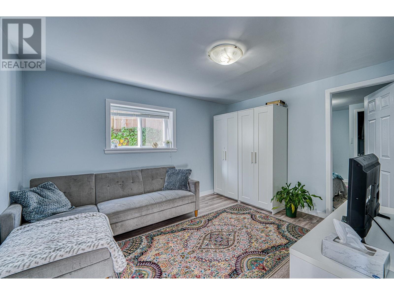 Listing Picture 11 of 23 : 7768 18TH AVENUE, Burnaby / 本拿比 - 魯藝地產 Yvonne Lu Group - MLS Medallion Club Member