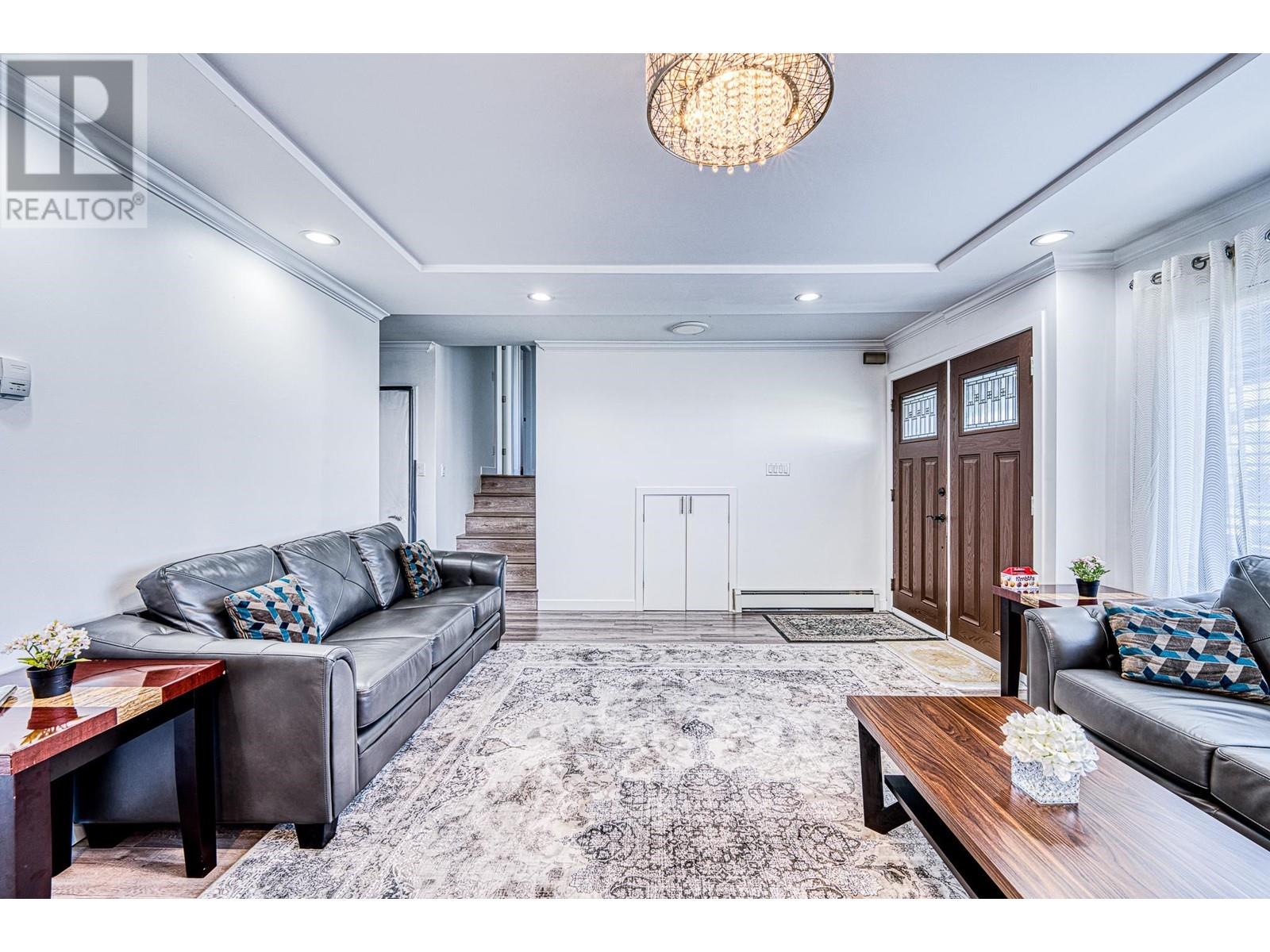 Listing Picture 4 of 23 : 7768 18TH AVENUE, Burnaby / 本拿比 - 魯藝地產 Yvonne Lu Group - MLS Medallion Club Member