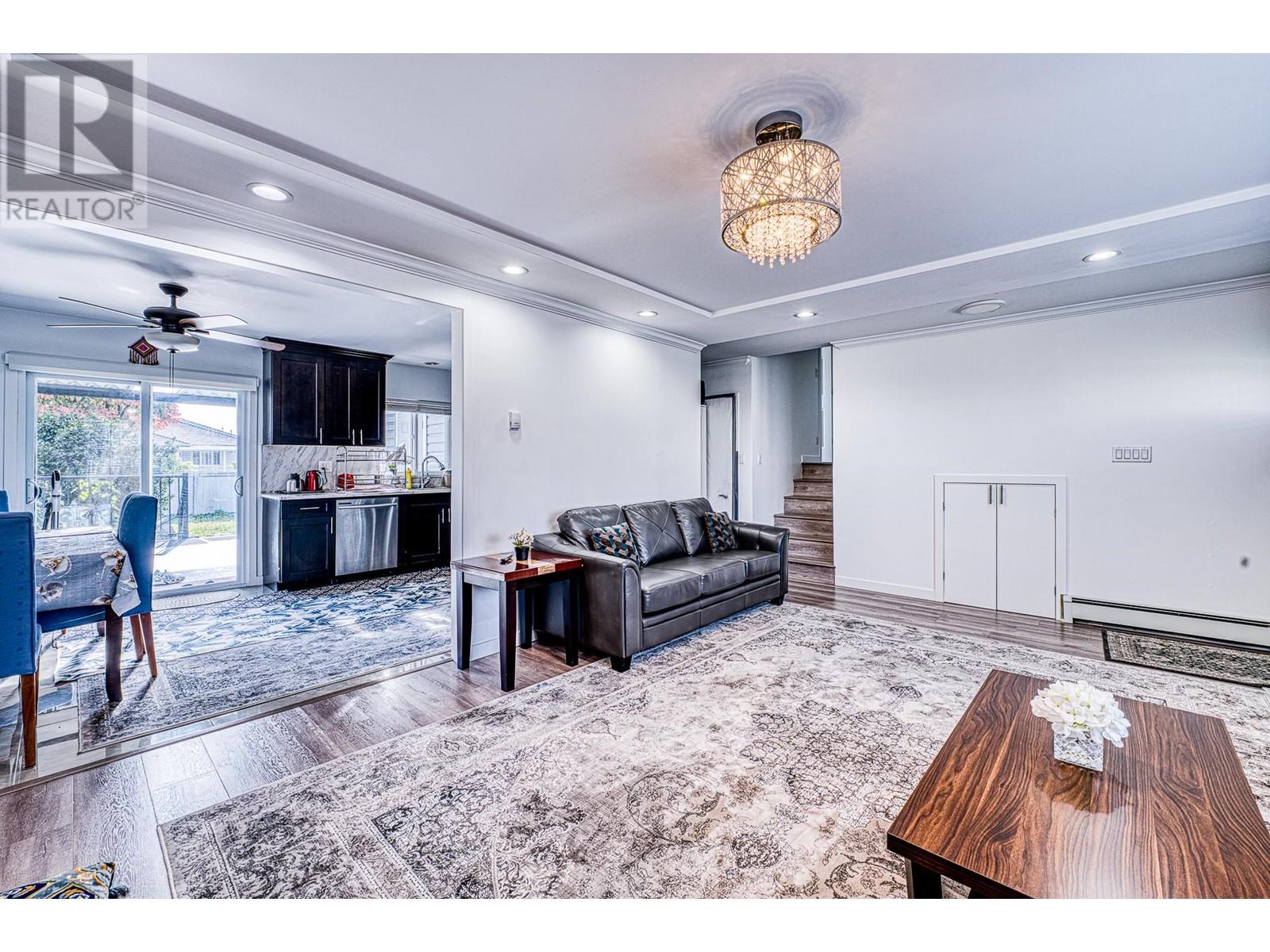 Listing Picture 5 of 23 : 7768 18TH AVENUE, Burnaby / 本拿比 - 魯藝地產 Yvonne Lu Group - MLS Medallion Club Member