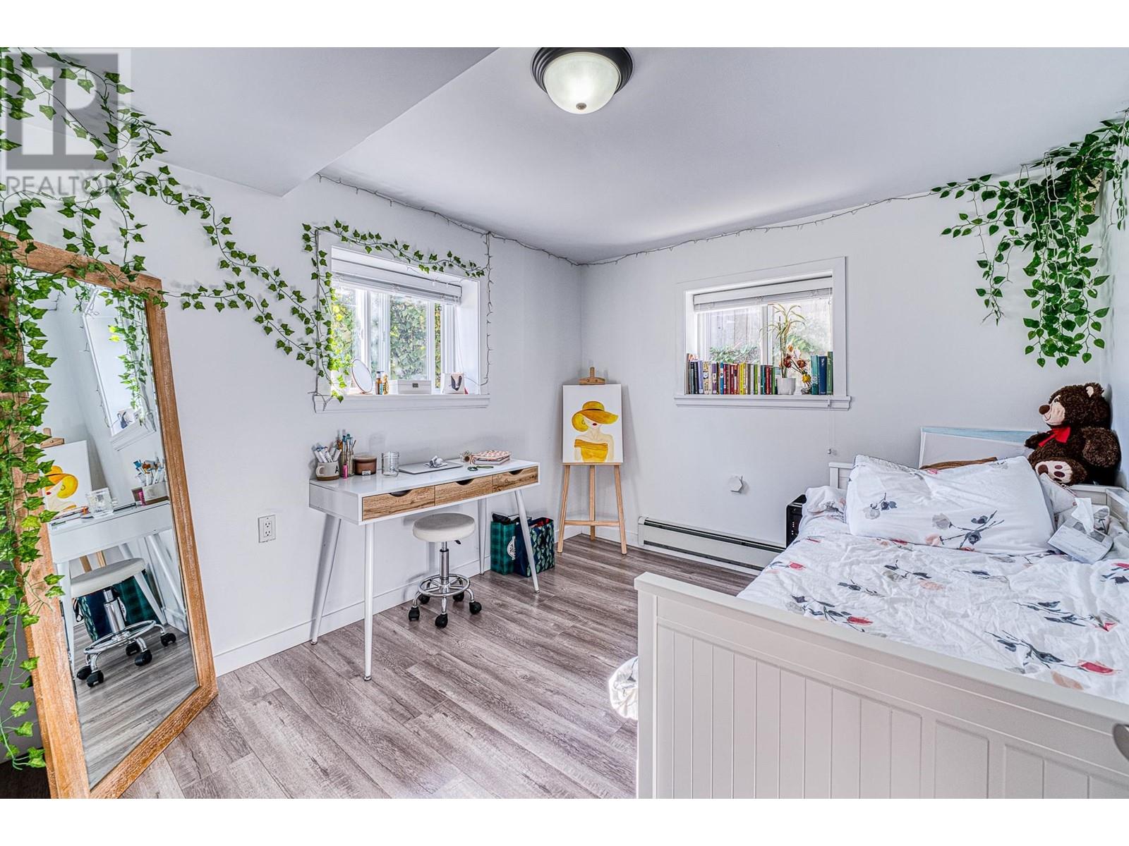 Listing Picture 9 of 23 : 7768 18TH AVENUE, Burnaby / 本拿比 - 魯藝地產 Yvonne Lu Group - MLS Medallion Club Member