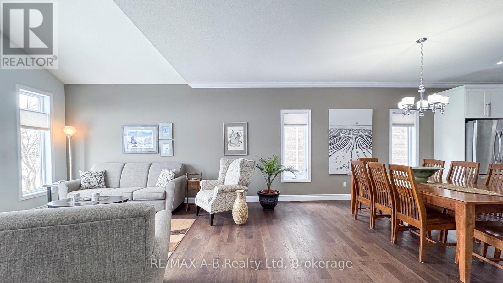 115 John Street, Lucan Biddulph, Ontario  N0M 2J0 - Photo 4 - X11958110