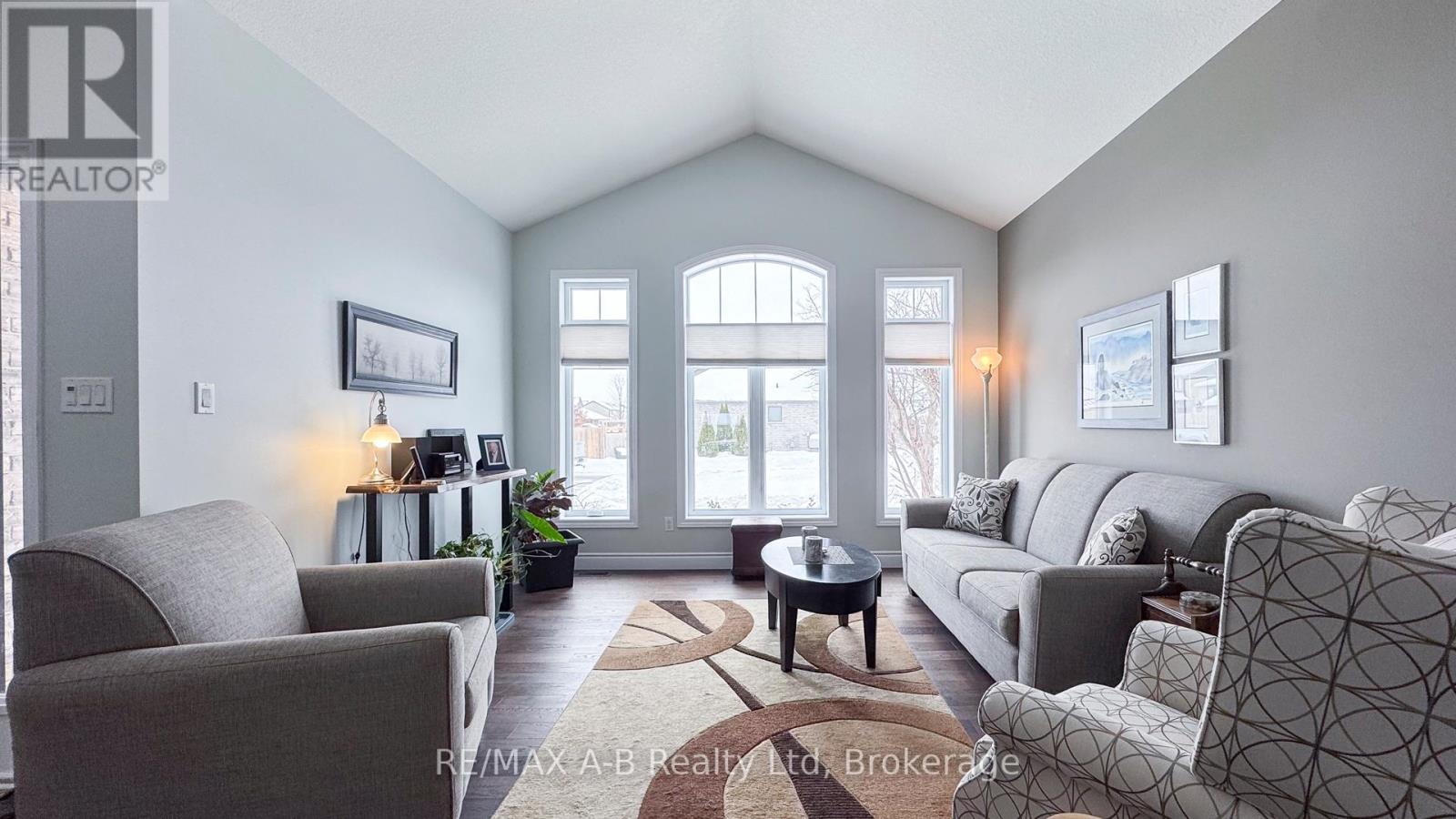 115 John Street, Lucan Biddulph, Ontario  N0M 2J0 - Photo 5 - X11958110