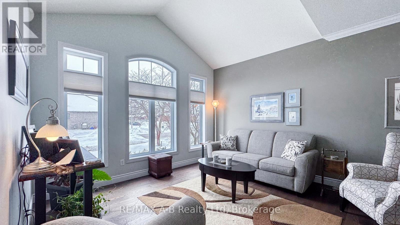 115 John Street, Lucan Biddulph, Ontario  N0M 2J0 - Photo 6 - X11958110