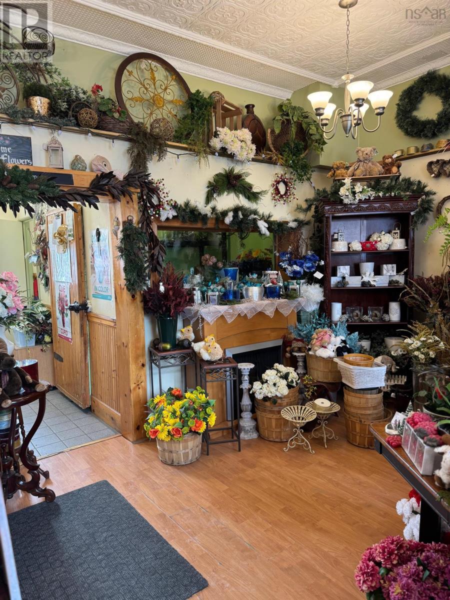 158 Lincoln Street, Lunenburg, Nova Scotia  B0J 2C0 - Photo 3 - 202502202