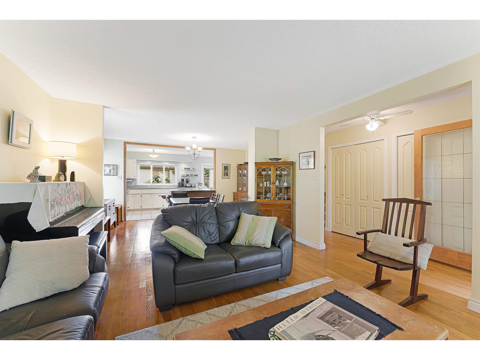 Property at 2215 153A STREET image 3