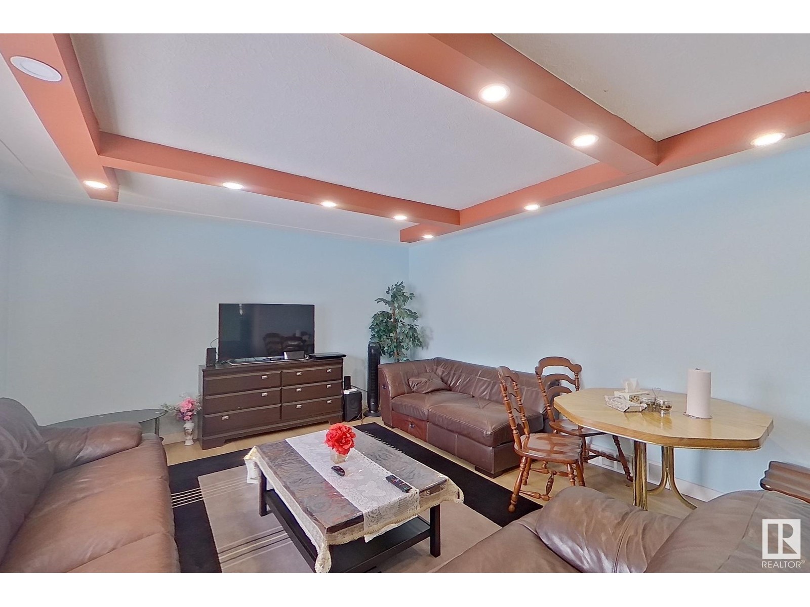 Property at 7928 82 Ave NW image 3