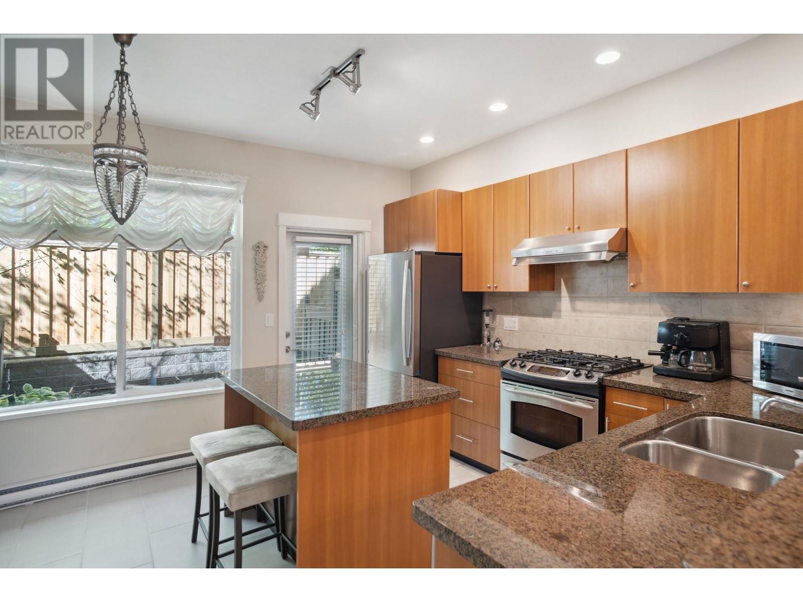 7411 Columbia Street, Vancouver, British Columbia  V5X 4X4 - Photo 10 - R2963927