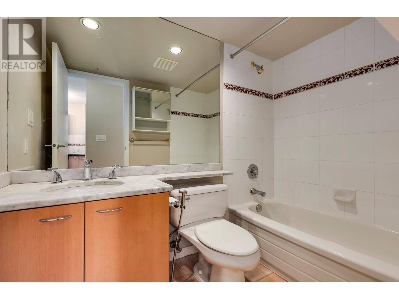 Listing Picture 16 of 28 : 802 1331 ALBERNI STREET, Vancouver / 溫哥華 - 魯藝地產 Yvonne Lu Group - MLS Medallion Club Member