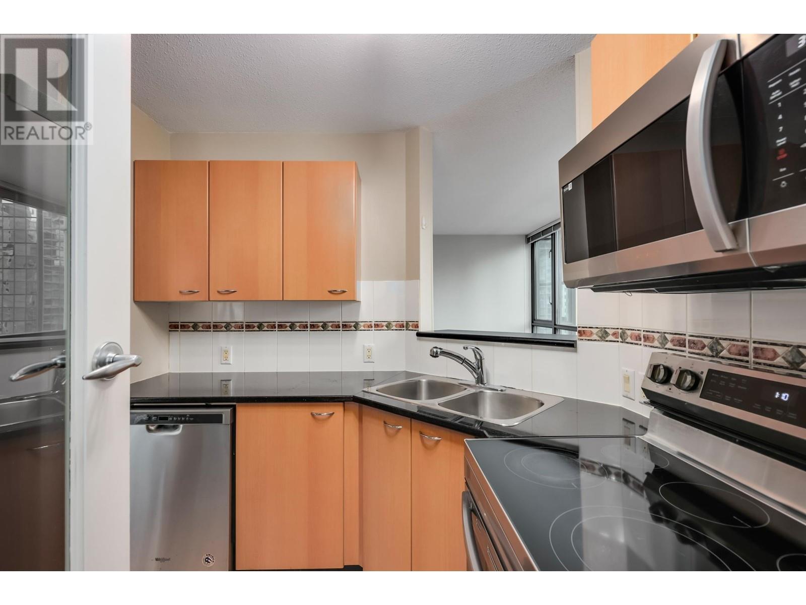 Listing Picture 10 of 28 : 802 1331 ALBERNI STREET, Vancouver / 溫哥華 - 魯藝地產 Yvonne Lu Group - MLS Medallion Club Member