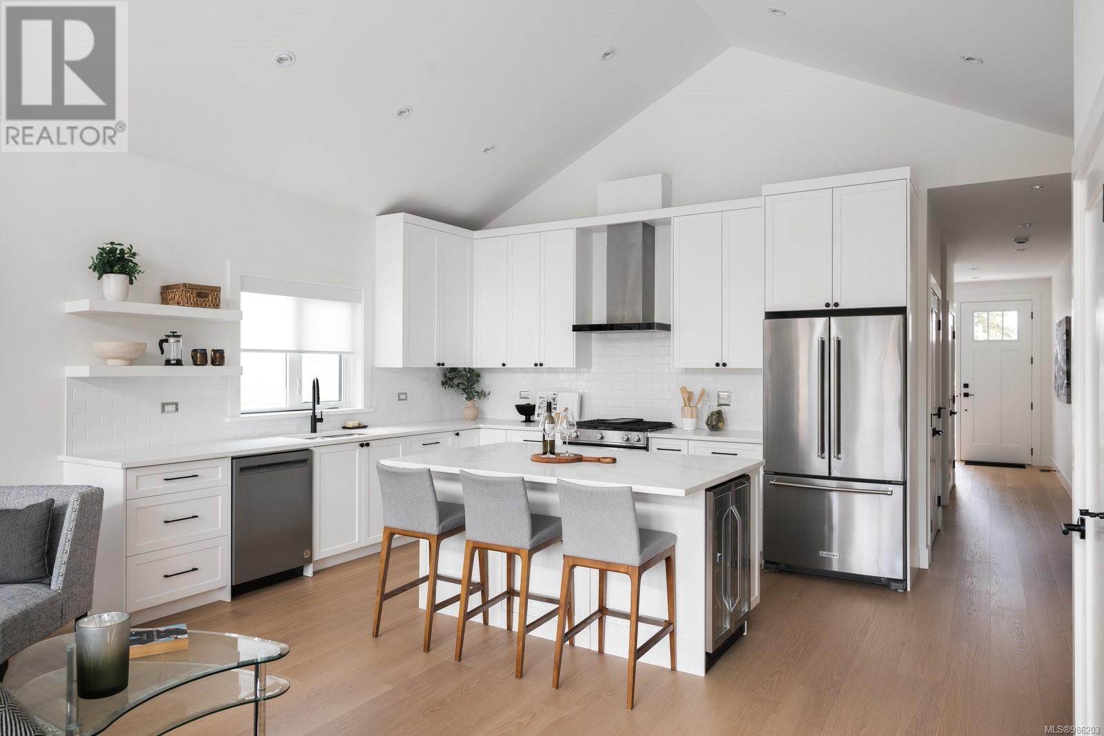 Property at 2282 Amherst Ave image 3