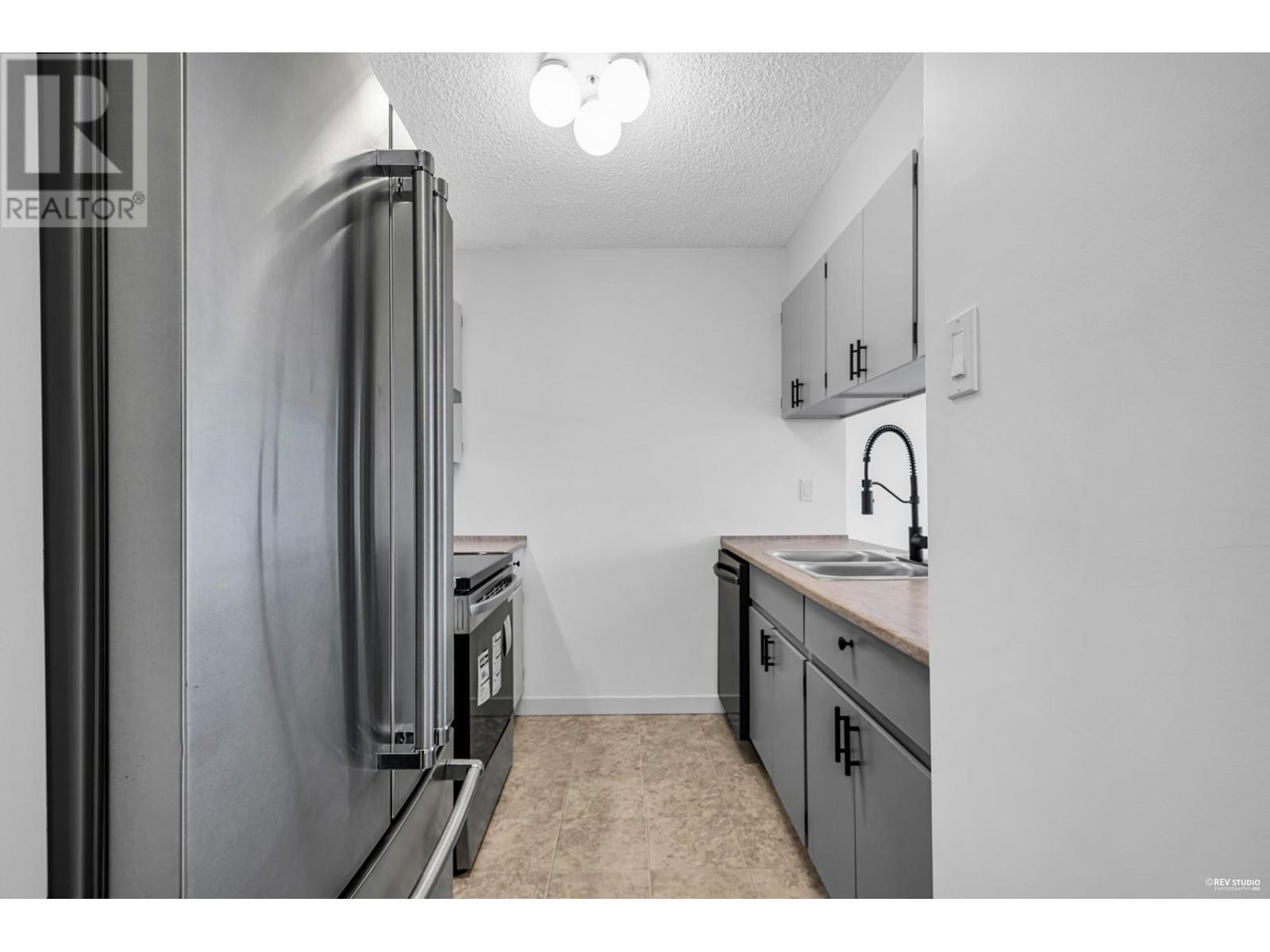 Listing Picture 6 of 29 : 1003 9521 CARDSTON COURT, Burnaby / 本拿比 - 魯藝地產 Yvonne Lu Group - MLS Medallion Club Member