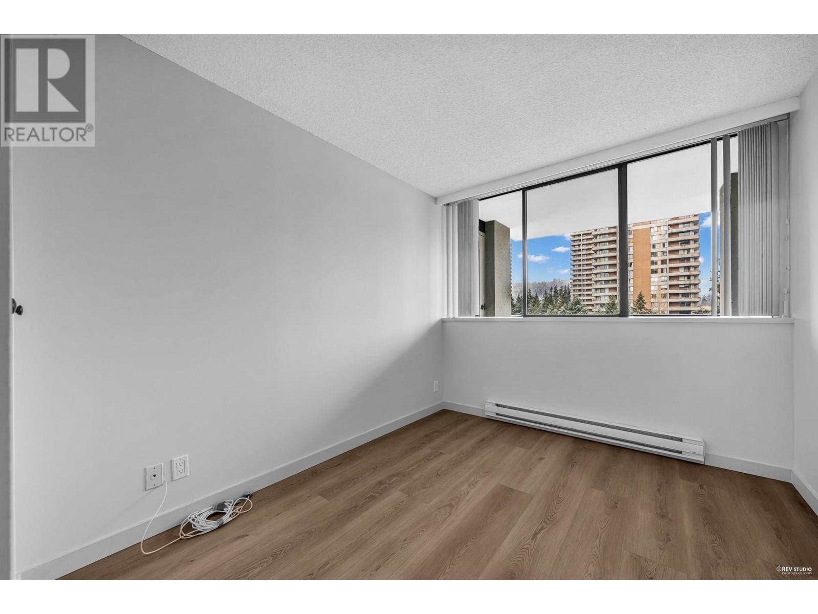 Listing Picture 9 of 29 : 1003 9521 CARDSTON COURT, Burnaby / 本拿比 - 魯藝地產 Yvonne Lu Group - MLS Medallion Club Member