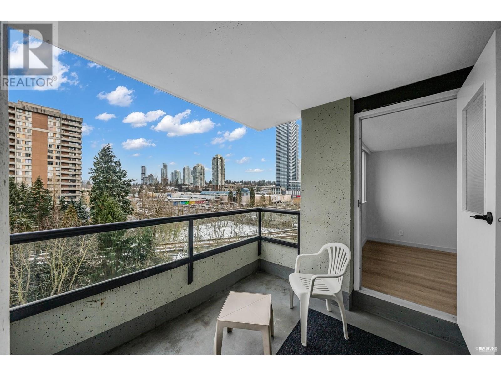Listing Picture 17 of 29 : 1003 9521 CARDSTON COURT, Burnaby / 本拿比 - 魯藝地產 Yvonne Lu Group - MLS Medallion Club Member