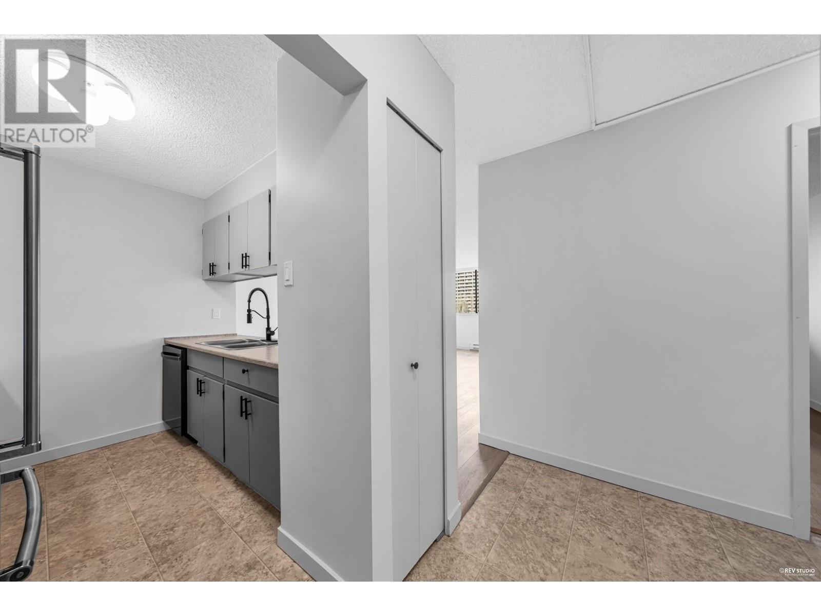 Listing Picture 8 of 29 : 1003 9521 CARDSTON COURT, Burnaby / 本拿比 - 魯藝地產 Yvonne Lu Group - MLS Medallion Club Member