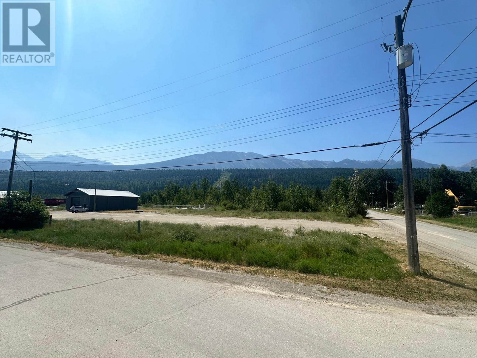 716 14th Street, Golden, British Columbia  V0A 1H0 - Photo 2 - 10334508