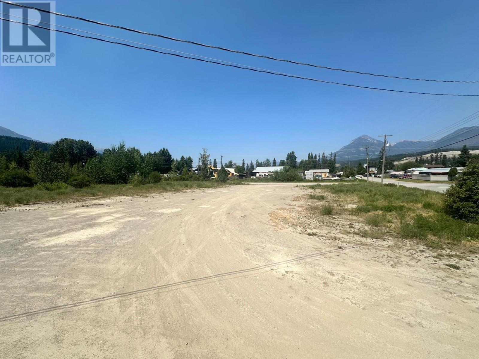 716 14th Street, Golden, British Columbia  V0A 1H0 - Photo 4 - 10334508