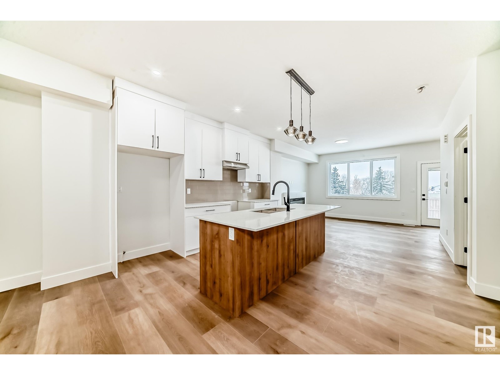 Property at 5024 67 ST image 3