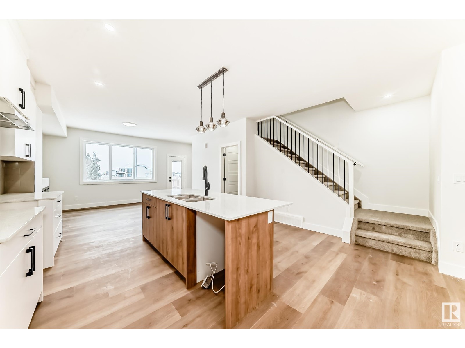 Property at 5024 67 ST image 4