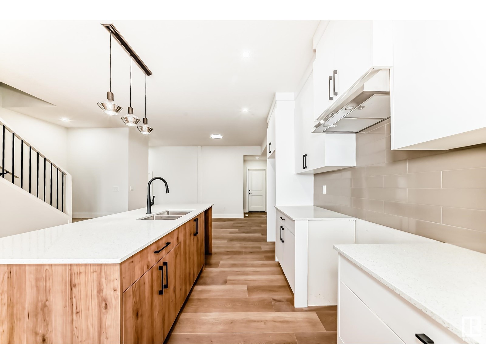 Property at 5024 67 ST image 5