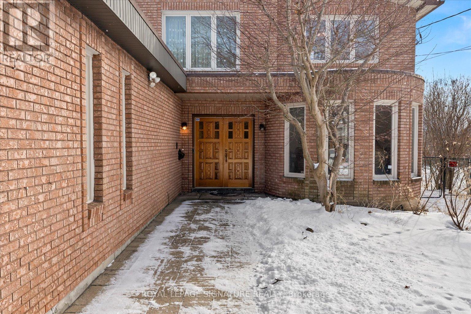 Property at 89 RISEBROUGH AVENUE image 2
