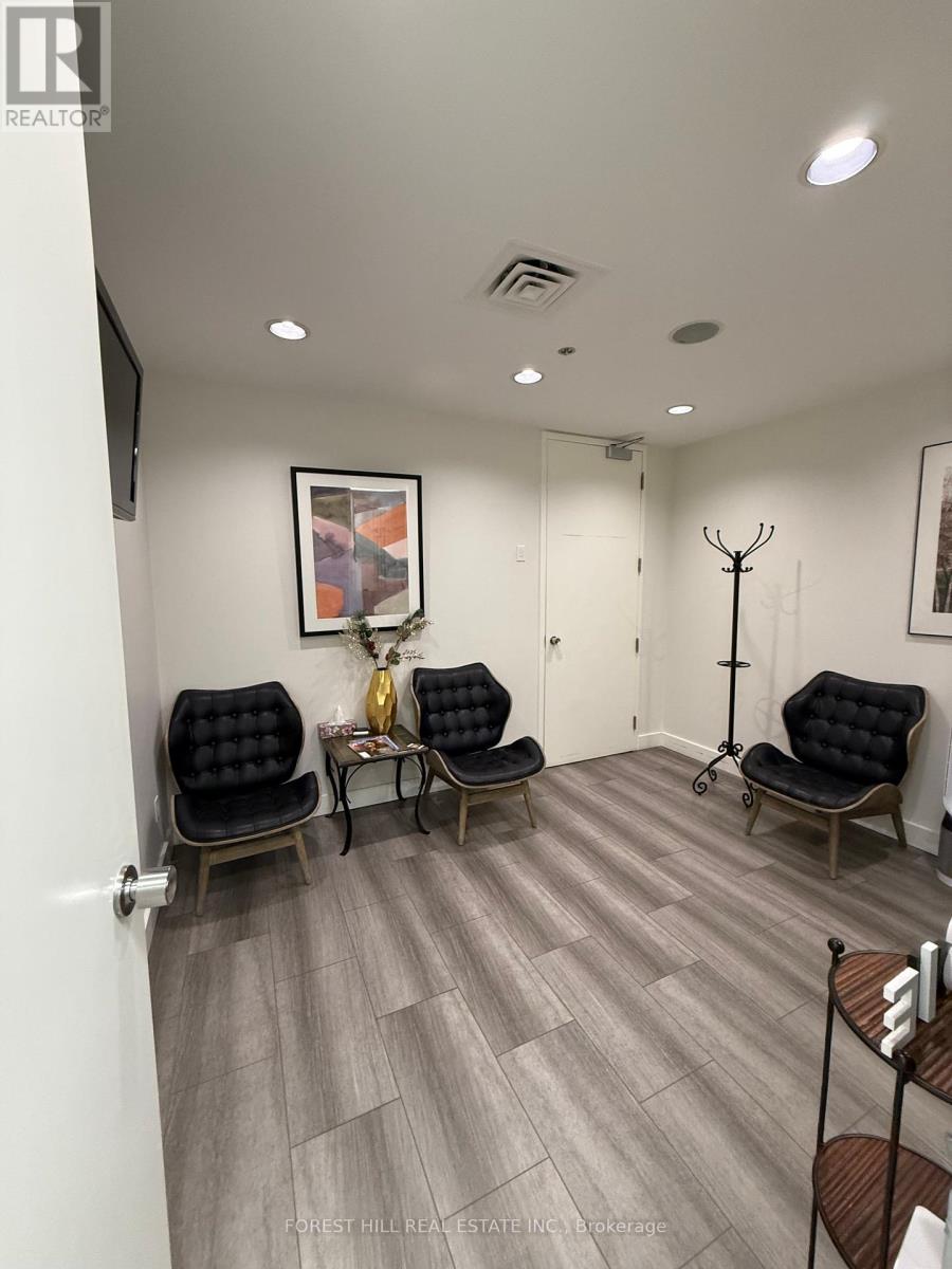 705 - 2300 Yonge Street, Toronto (Yonge-Eglinton), Ontario  M4P 1E4 - Photo 2 - C11958441