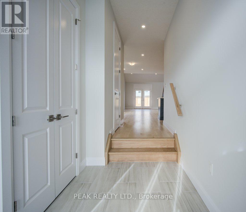 236 Applewood Street, Blandford-Blenheim, Ontario  N0J 1S0 - Photo 3 - X11958463
