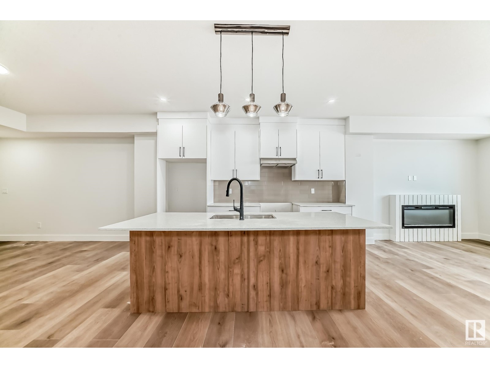 Property at 5026 67 ST image 3