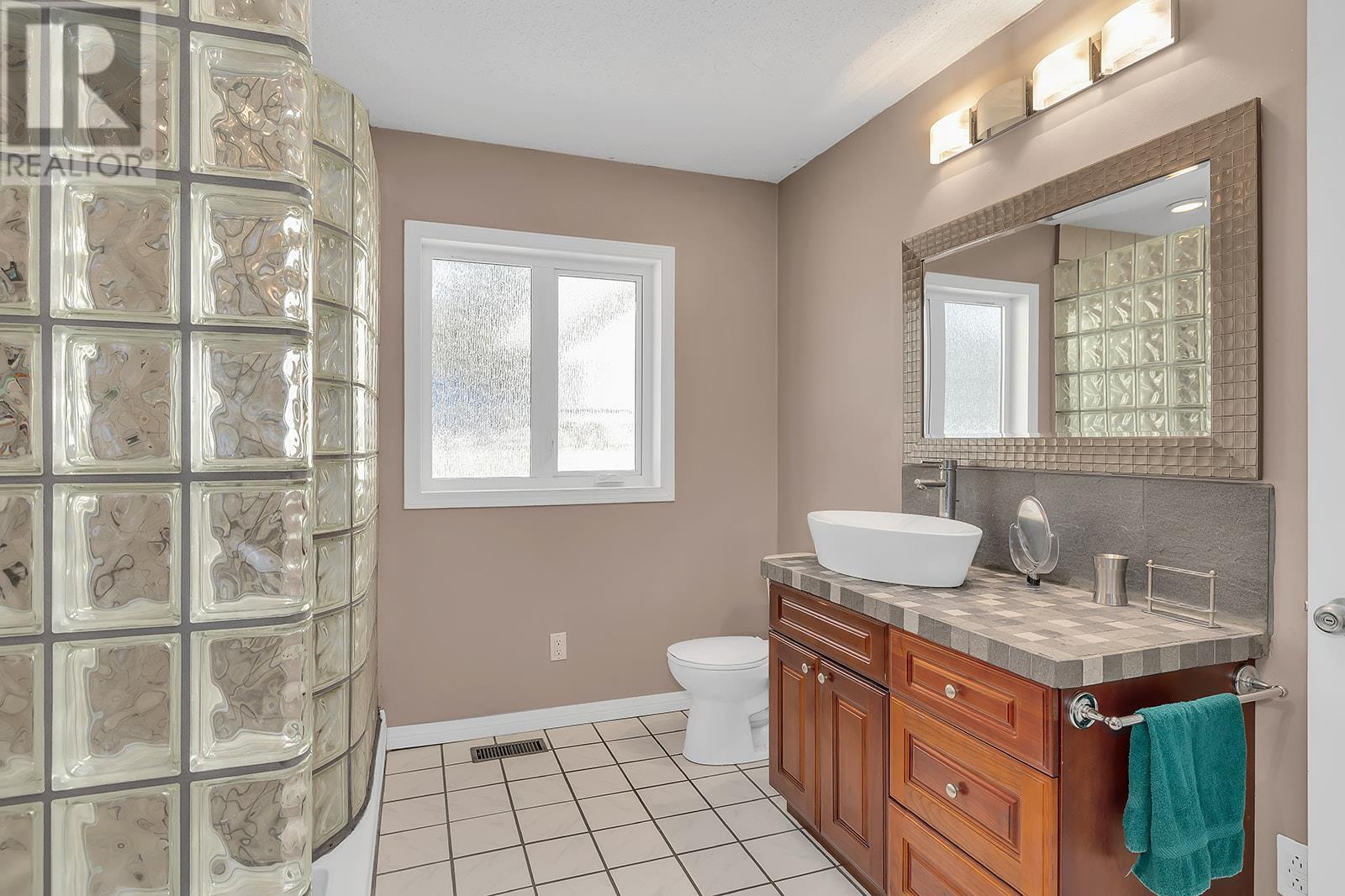 7992 Falcon Ridge Crescent, Kelowna, British Columbia  V1P 1J2 - Photo 25 - 10334503
