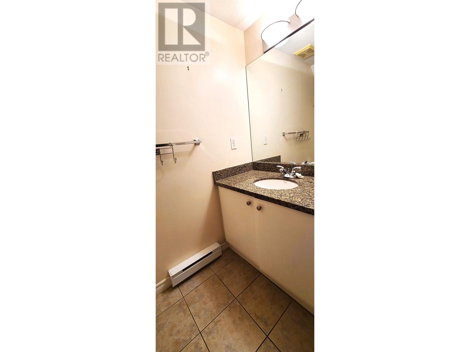 Listing Picture 16 of 30 : 37 7488 SOUTHWYNDE AVENUE, Burnaby / 本拿比 - 魯藝地產 Yvonne Lu Group - MLS Medallion Club Member