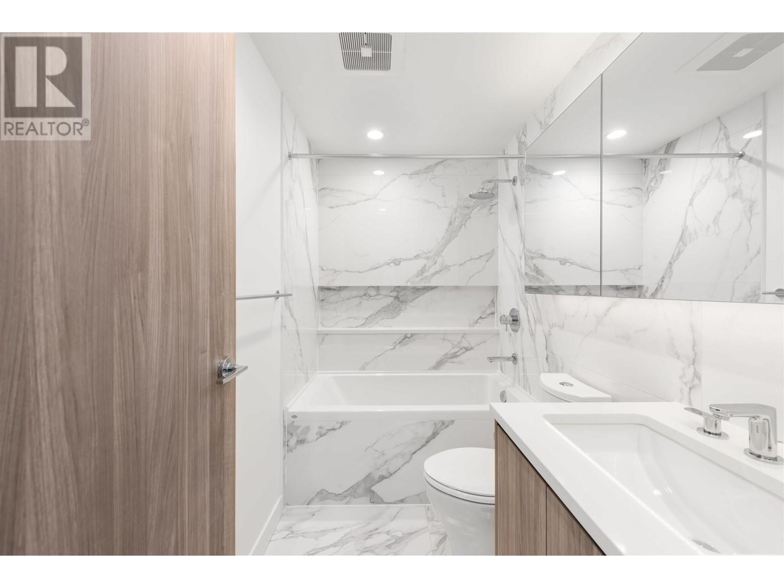 Listing Picture 6 of 39 : 2502 4890 LOUGHEED HIGHWAY, Burnaby / 本拿比 - 魯藝地產 Yvonne Lu Group - MLS Medallion Club Member