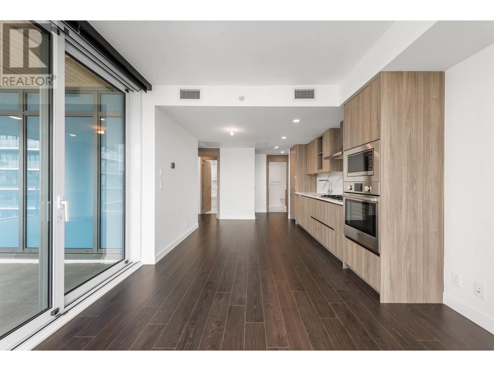 Listing Picture 30 of 39 : 2502 4890 LOUGHEED HIGHWAY, Burnaby / 本拿比 - 魯藝地產 Yvonne Lu Group - MLS Medallion Club Member