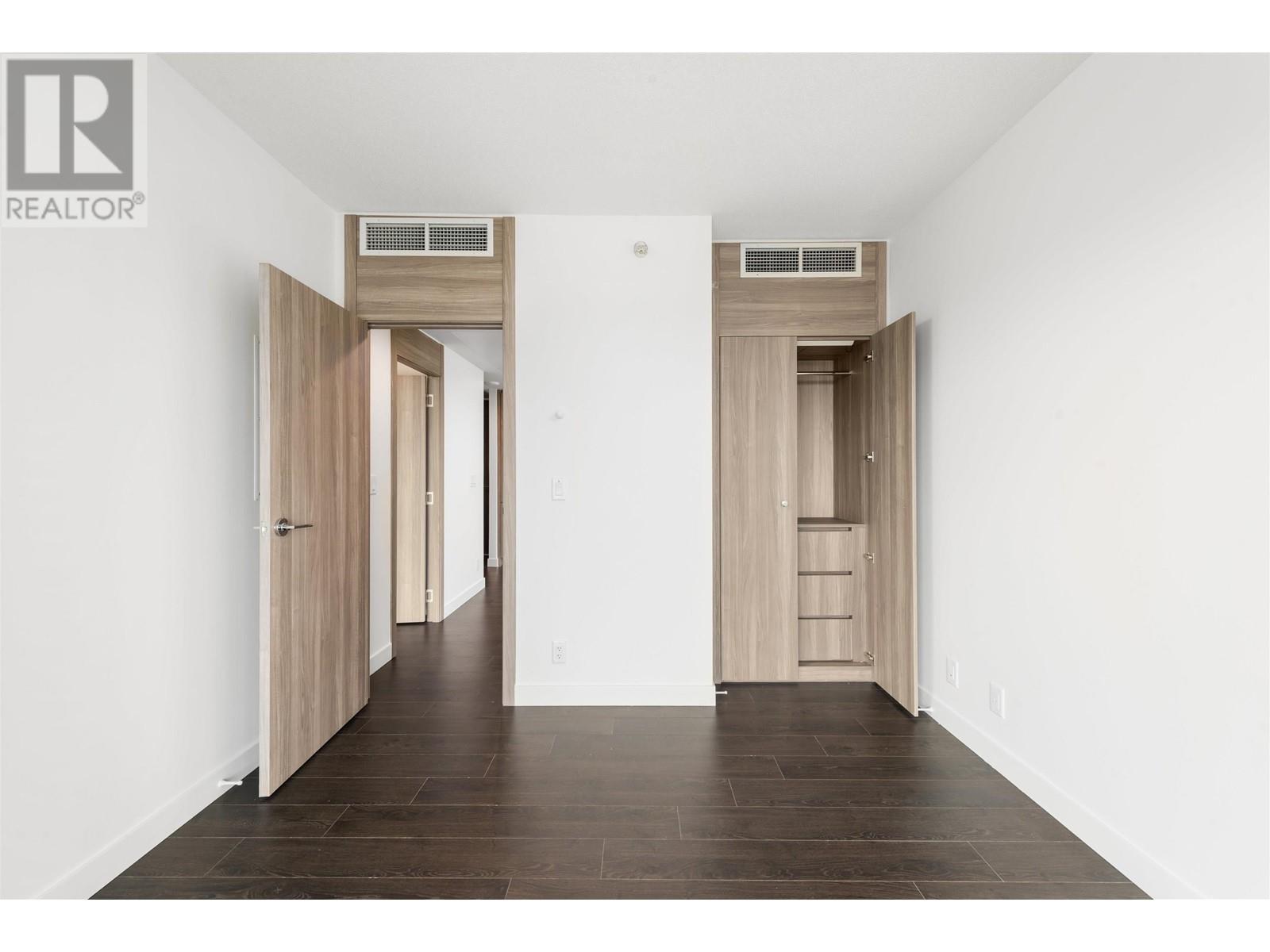 Listing Picture 12 of 39 : 2502 4890 LOUGHEED HIGHWAY, Burnaby / 本拿比 - 魯藝地產 Yvonne Lu Group - MLS Medallion Club Member