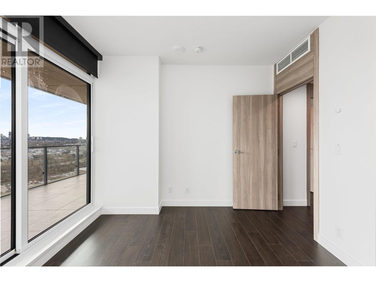 Listing Picture 24 of 39 : 2502 4890 LOUGHEED HIGHWAY, Burnaby / 本拿比 - 魯藝地產 Yvonne Lu Group - MLS Medallion Club Member