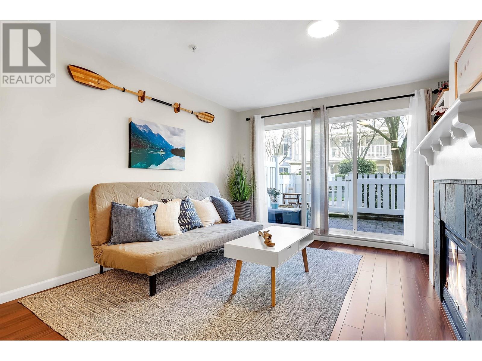 Listing Picture 3 of 24 : 116 5900 DOVER CRESCENT, Richmond / 烈治文 - 魯藝地產 Yvonne Lu Group - MLS Medallion Club Member