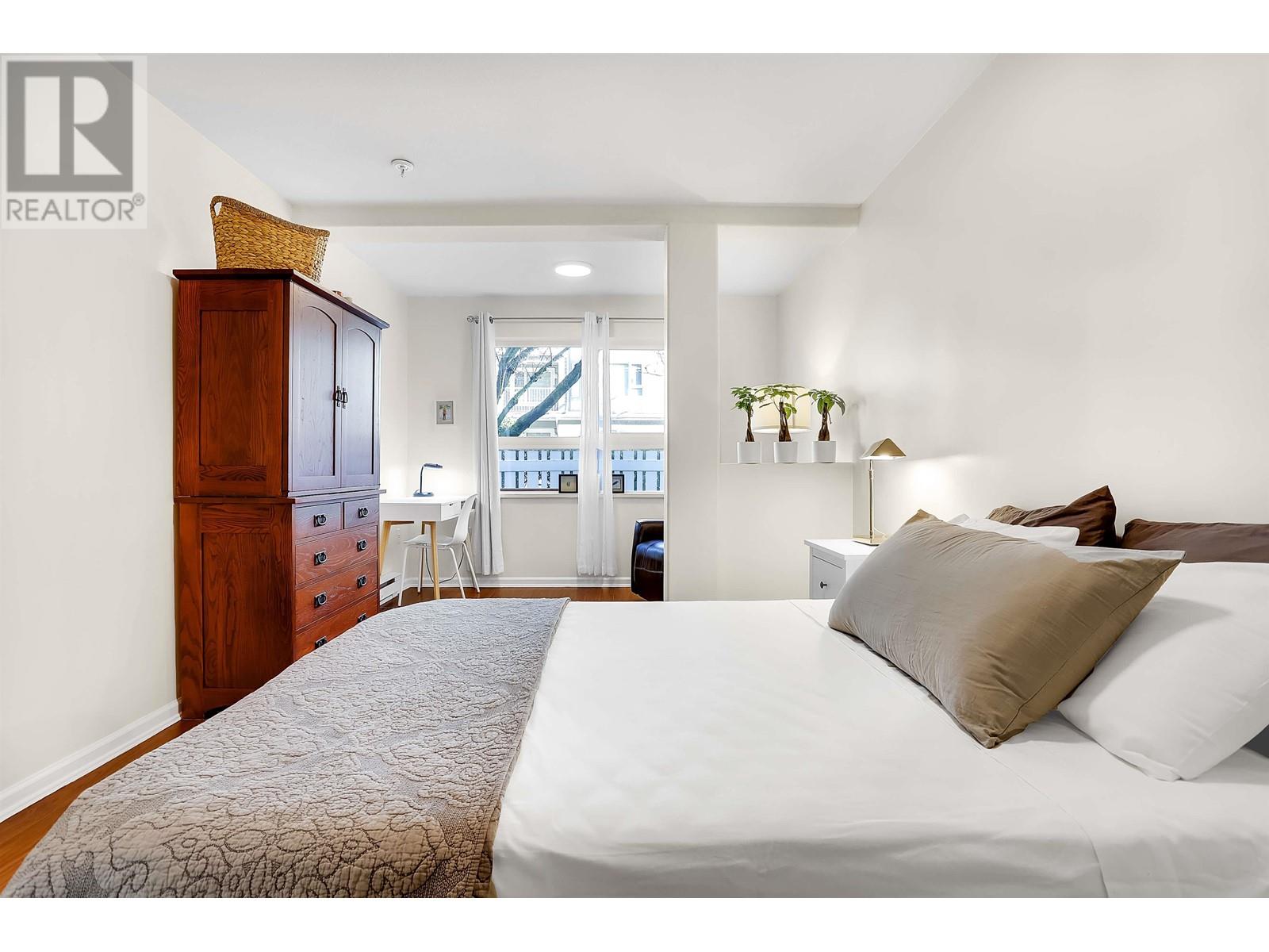 Listing Picture 13 of 24 : 116 5900 DOVER CRESCENT, Richmond / 烈治文 - 魯藝地產 Yvonne Lu Group - MLS Medallion Club Member