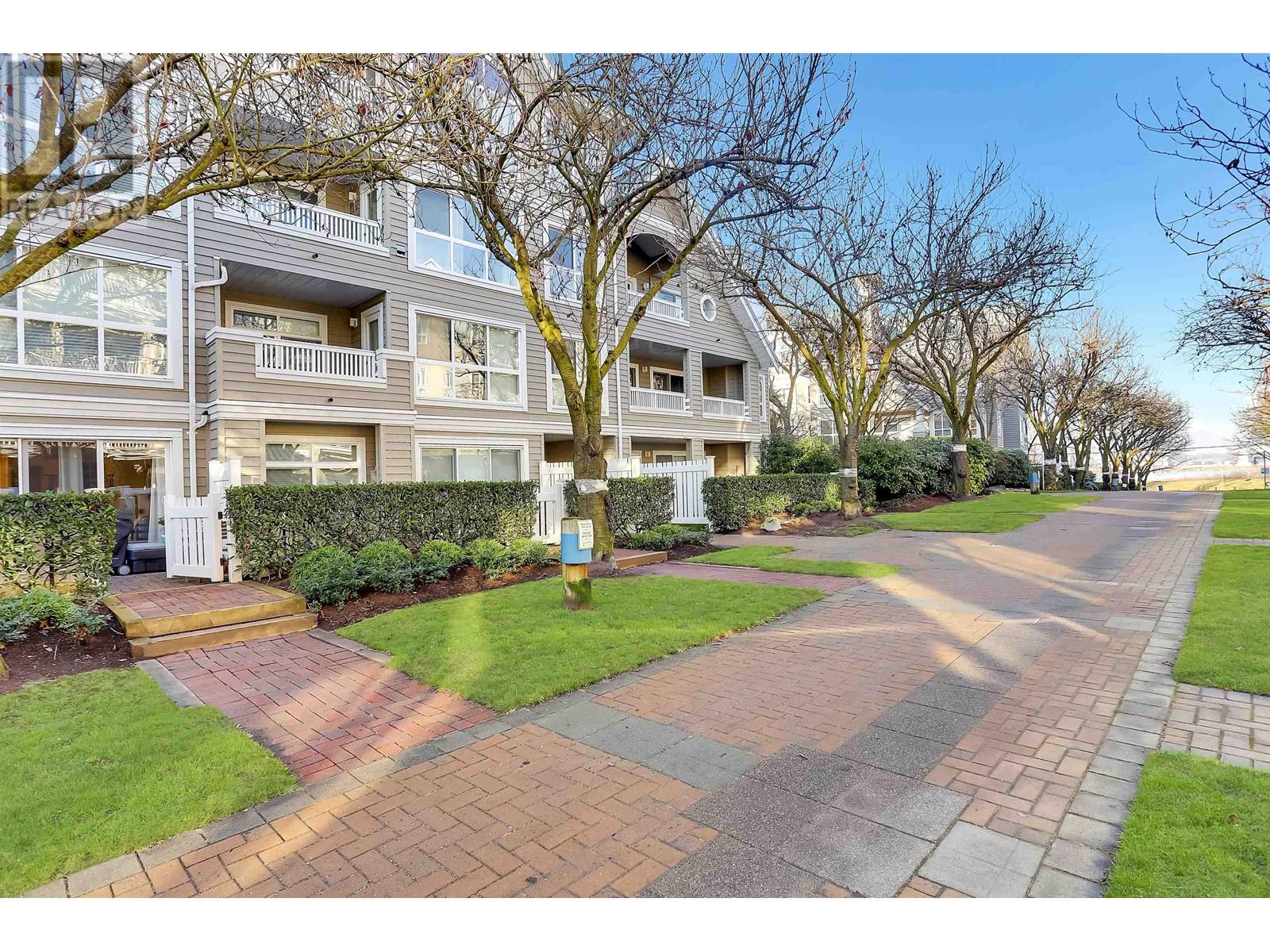 Listing Picture 22 of 24 : 116 5900 DOVER CRESCENT, Richmond / 烈治文 - 魯藝地產 Yvonne Lu Group - MLS Medallion Club Member