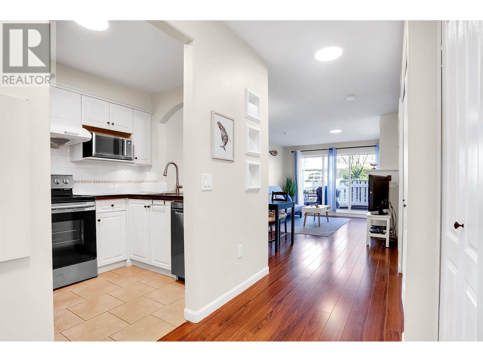 Listing Picture 9 of 24 : 116 5900 DOVER CRESCENT, Richmond / 烈治文 - 魯藝地產 Yvonne Lu Group - MLS Medallion Club Member