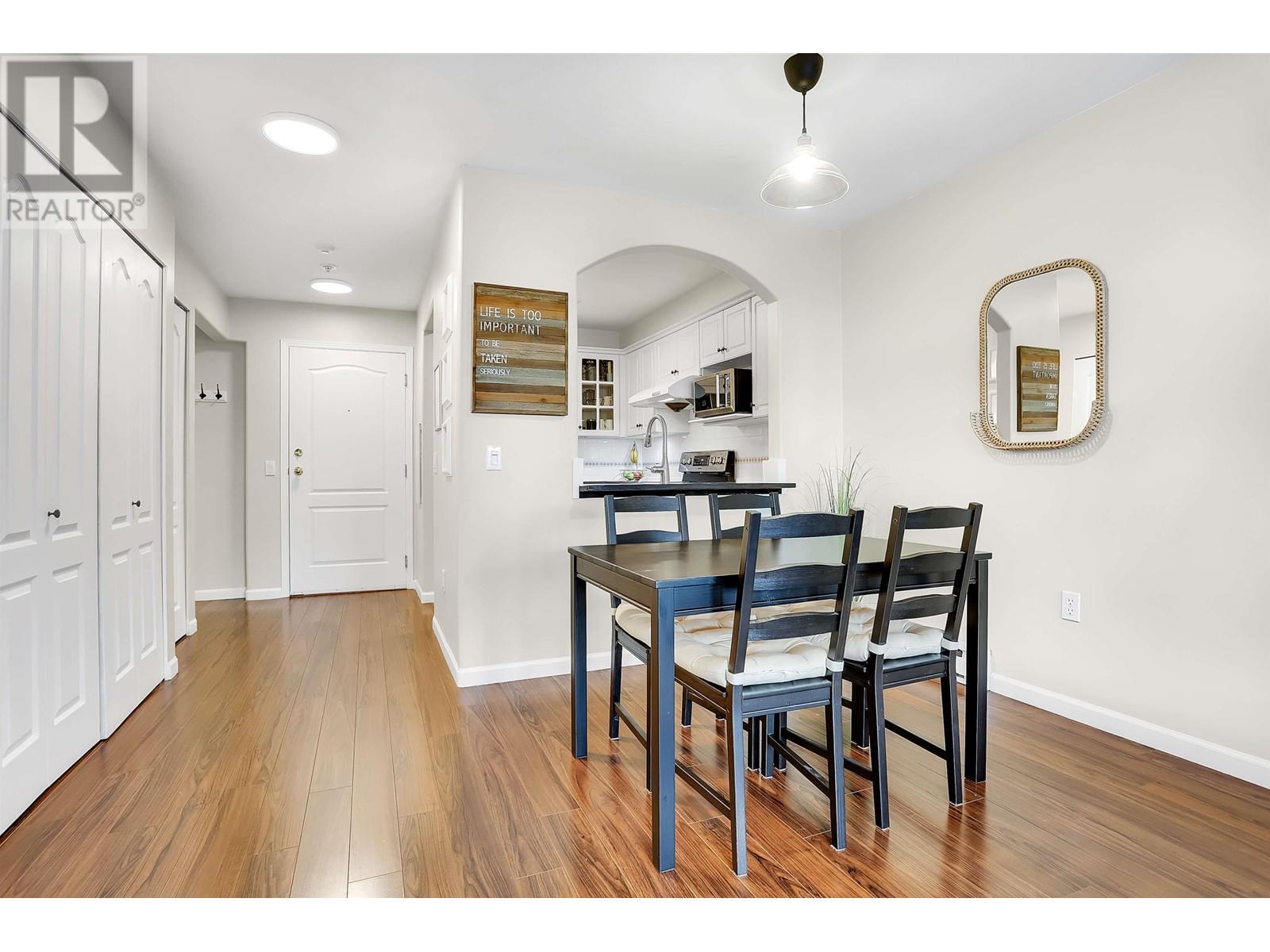 Listing Picture 7 of 24 : 116 5900 DOVER CRESCENT, Richmond / 烈治文 - 魯藝地產 Yvonne Lu Group - MLS Medallion Club Member