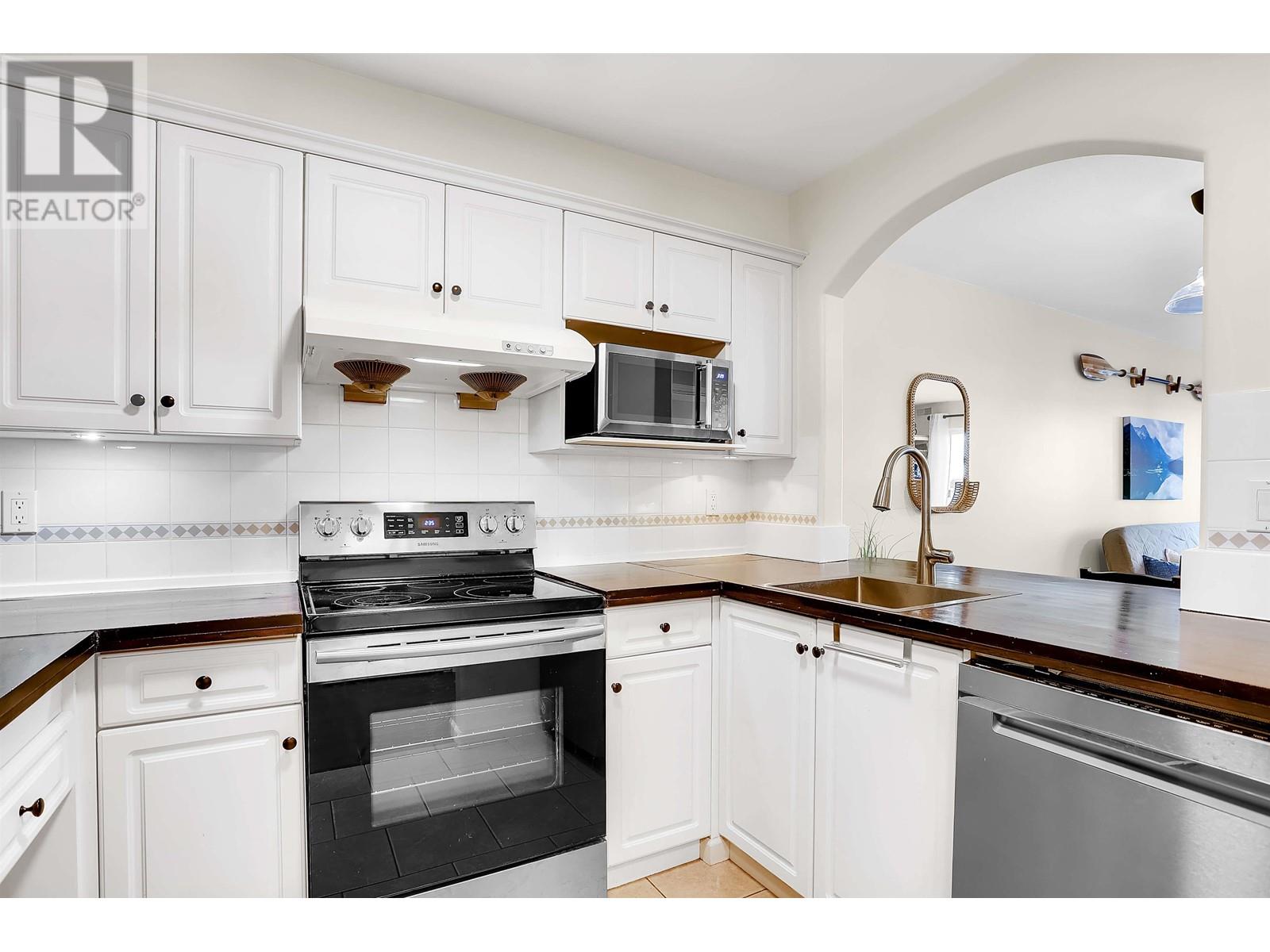 Listing Picture 11 of 24 : 116 5900 DOVER CRESCENT, Richmond / 烈治文 - 魯藝地產 Yvonne Lu Group - MLS Medallion Club Member