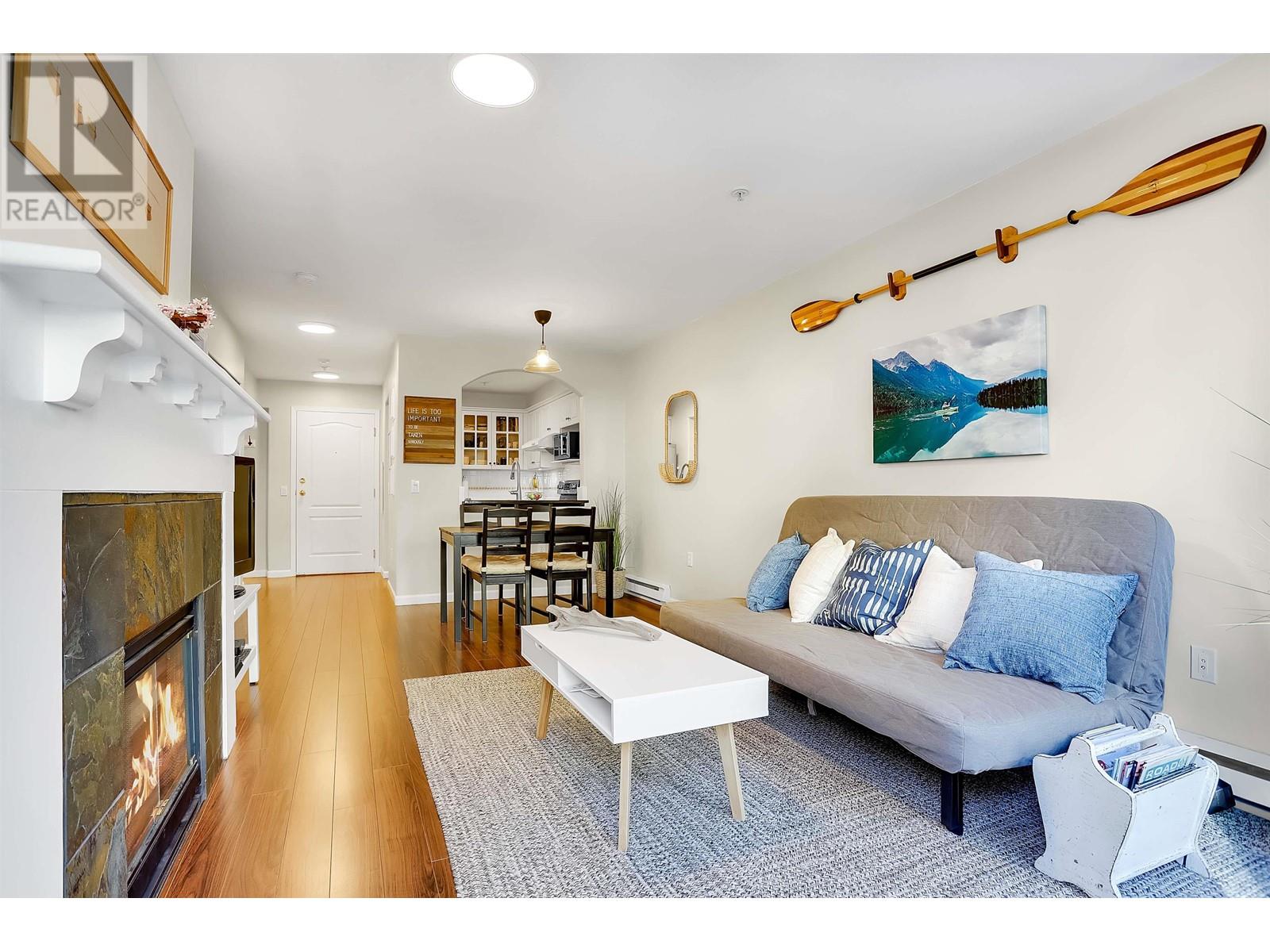 Listing Picture 4 of 24 : 116 5900 DOVER CRESCENT, Richmond / 烈治文 - 魯藝地產 Yvonne Lu Group - MLS Medallion Club Member