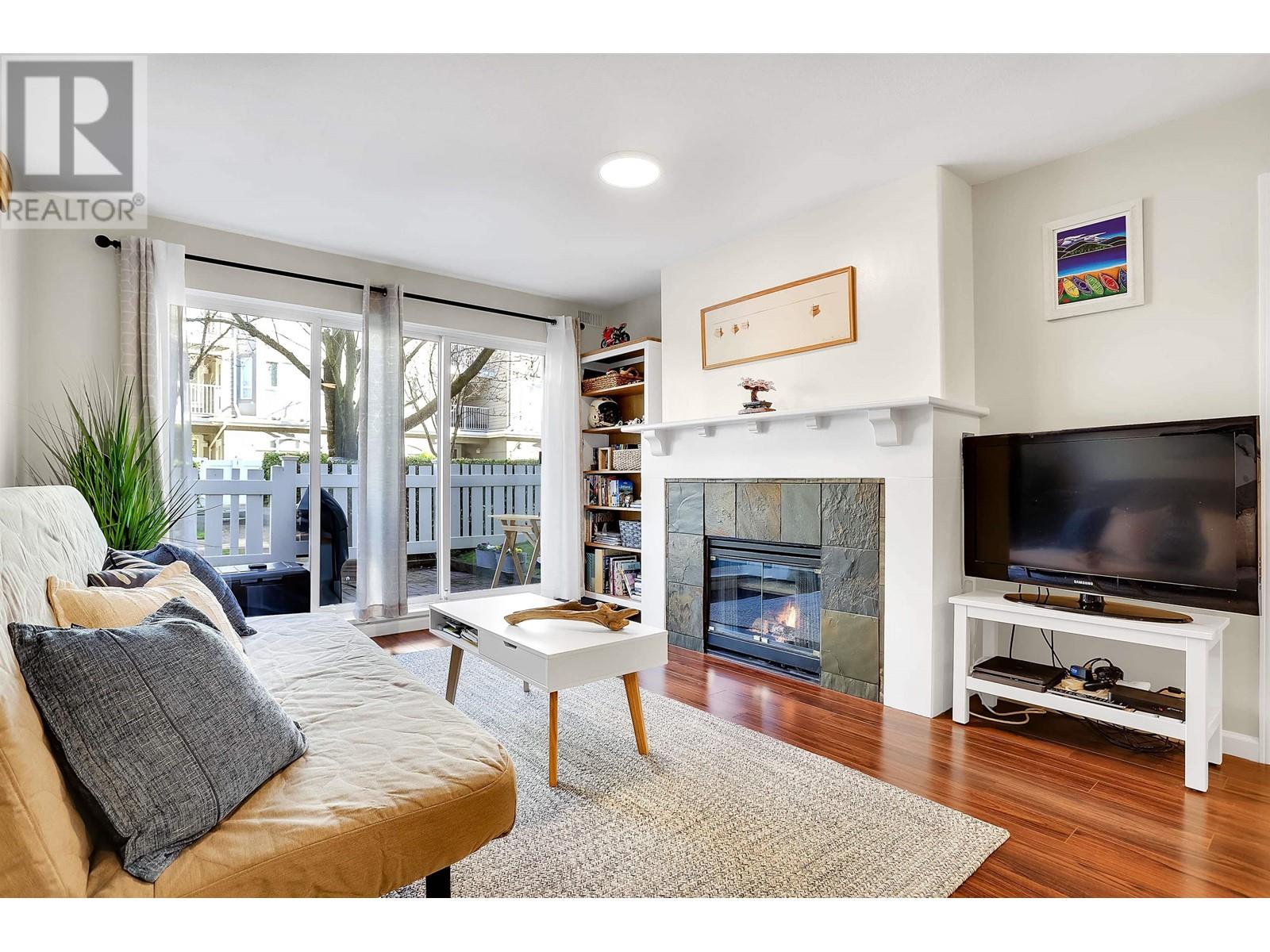 Listing Picture 2 of 24 : 116 5900 DOVER CRESCENT, Richmond / 烈治文 - 魯藝地產 Yvonne Lu Group - MLS Medallion Club Member